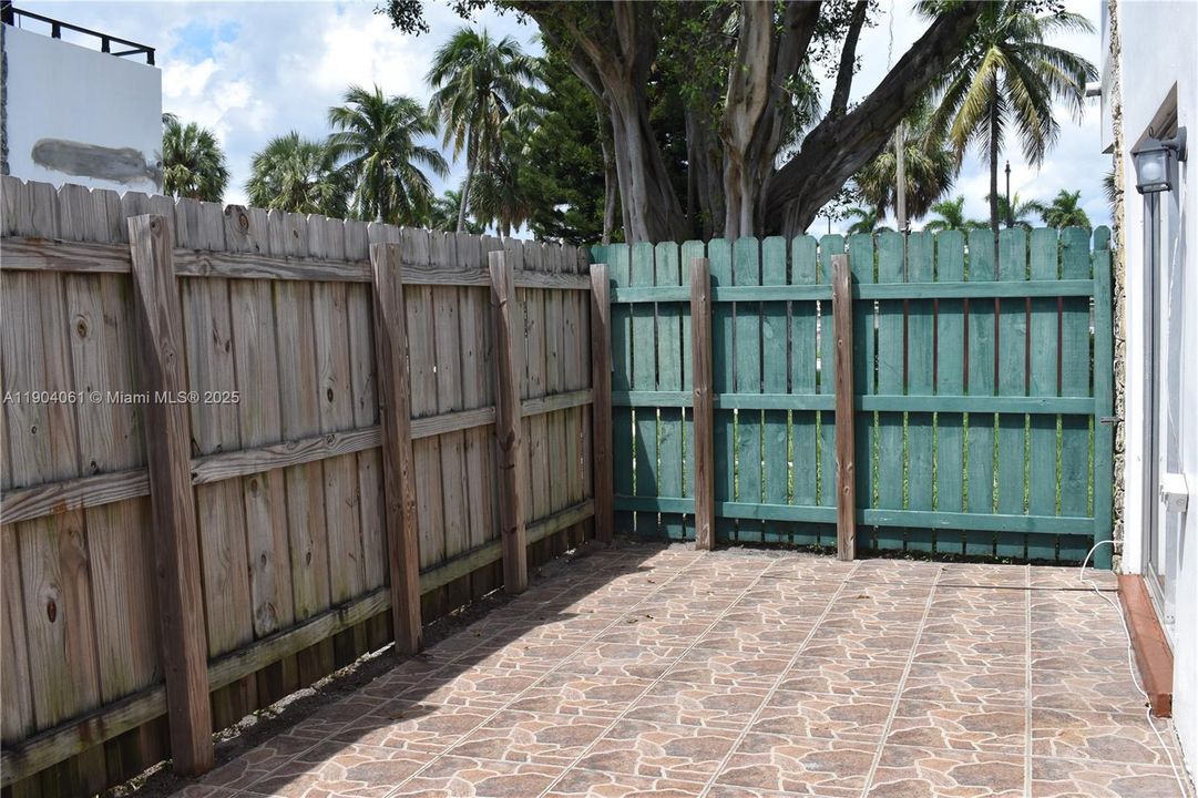 Recently Rented: $1,850 (2 beds, 2 baths, 845 Square Feet)