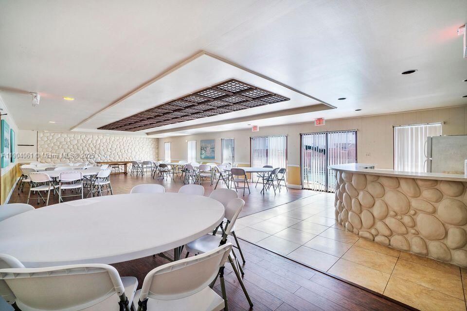 Recently Rented: $1,850 (2 beds, 2 baths, 845 Square Feet)