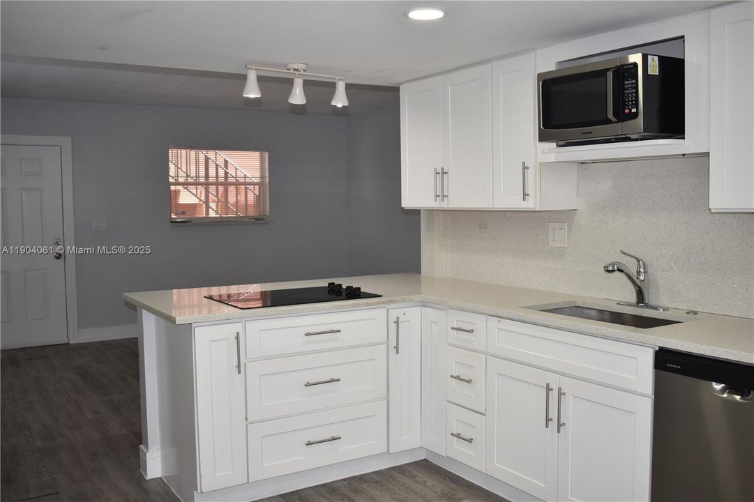 Recently Rented: $1,850 (2 beds, 2 baths, 845 Square Feet)