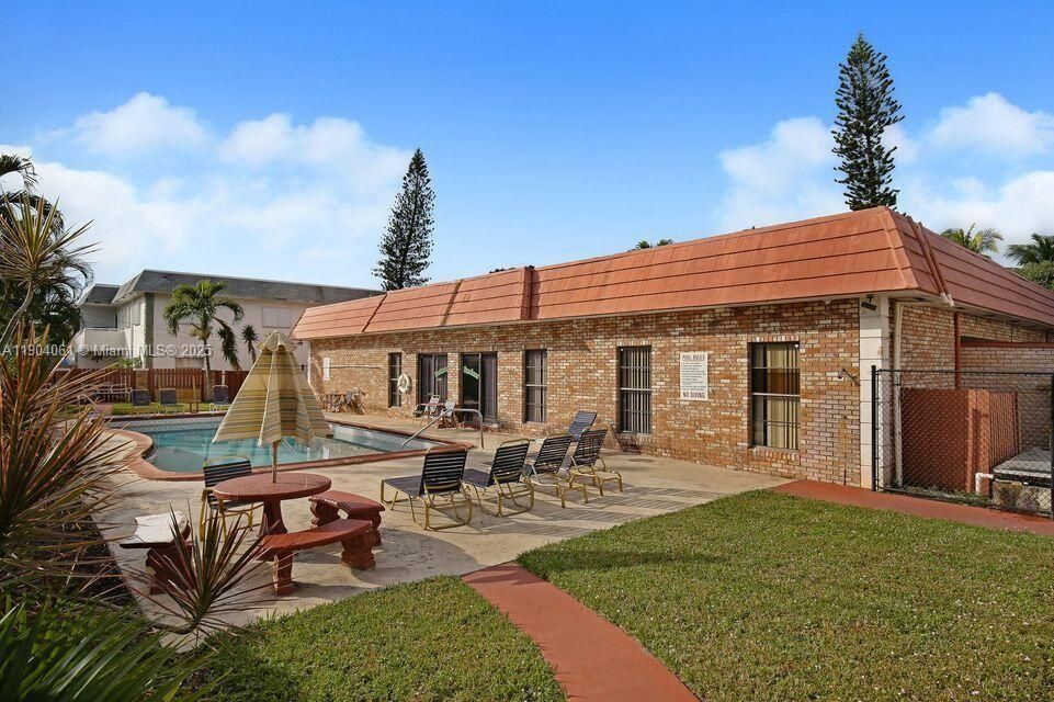 Recently Rented: $1,850 (2 beds, 2 baths, 845 Square Feet)