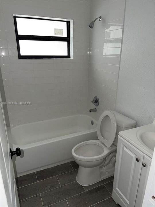 For Rent: $2,700 (2 beds, 1 baths, 1311 Square Feet)