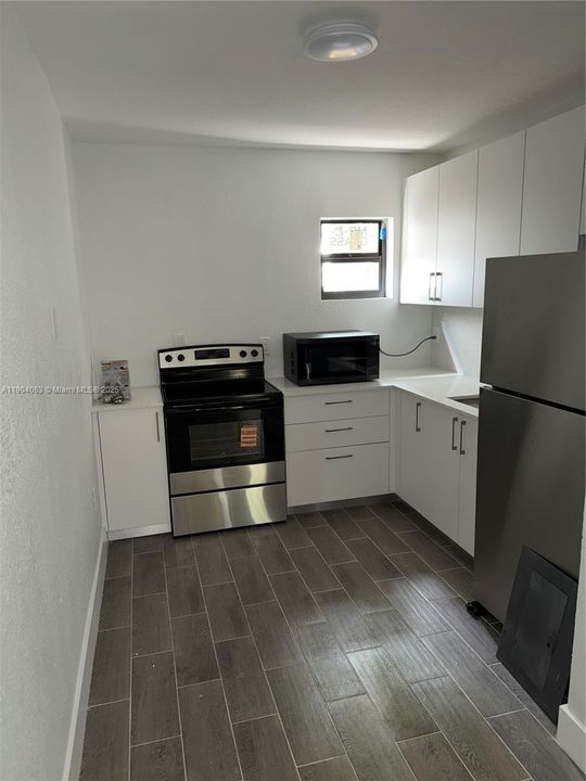 For Rent: $2,700 (2 beds, 1 baths, 1311 Square Feet)