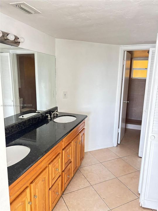 Recently Rented: $2,690 (3 beds, 2 baths, 1200 Square Feet)