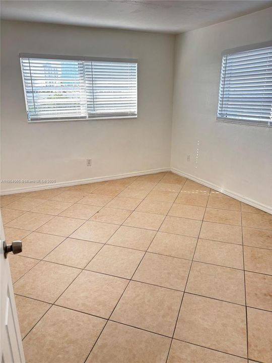 Recently Rented: $2,690 (3 beds, 2 baths, 1200 Square Feet)