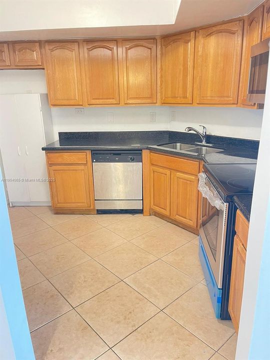Recently Rented: $2,690 (3 beds, 2 baths, 1200 Square Feet)