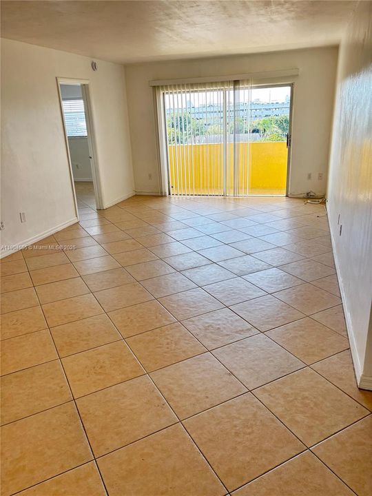 Recently Rented: $2,690 (3 beds, 2 baths, 1200 Square Feet)