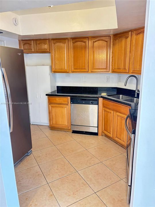 Recently Rented: $2,690 (3 beds, 2 baths, 1200 Square Feet)