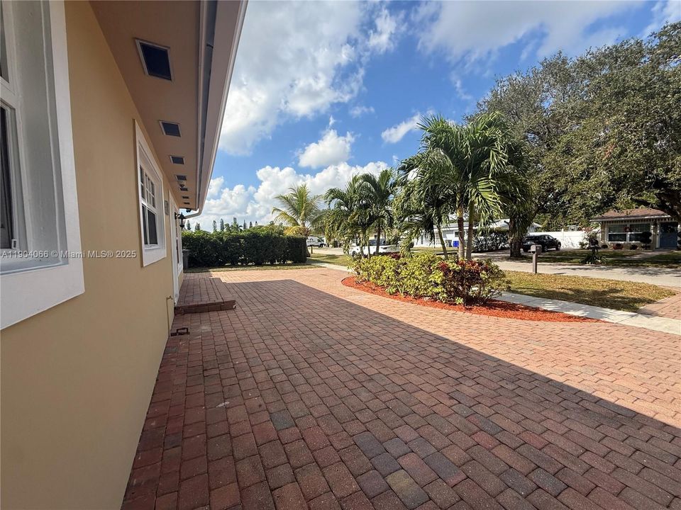 For Sale: $484,900 (3 beds, 2 baths, 1148 Square Feet)