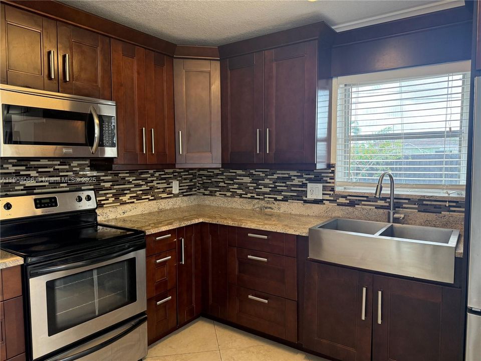 For Sale: $484,900 (3 beds, 2 baths, 1148 Square Feet)