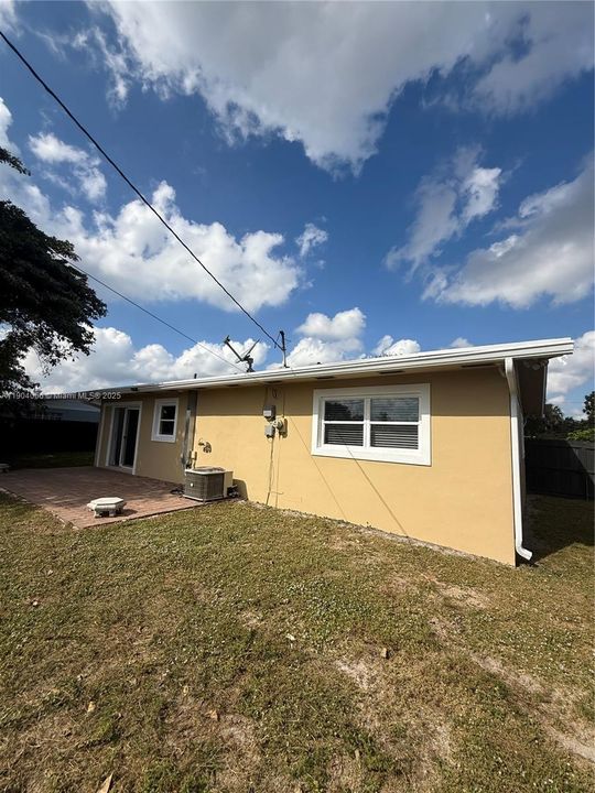 For Sale: $484,900 (3 beds, 2 baths, 1148 Square Feet)