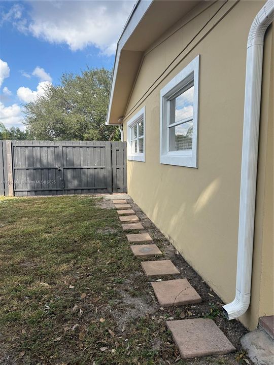 For Sale: $484,900 (3 beds, 2 baths, 1148 Square Feet)