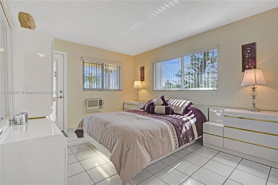 待售: $139,000 (2 贝兹, 1 浴室, 848 平方英尺)