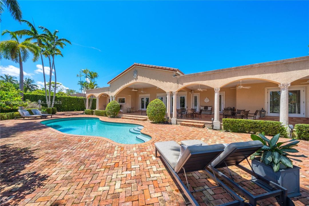 For Rent: $20,000 (5 beds, 4 baths, 3718 Square Feet)