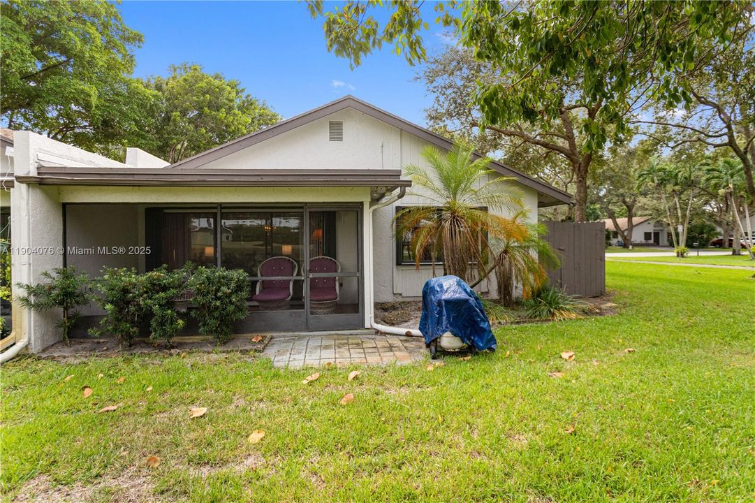 Active With Contract: $349,900 (2 beds, 2 baths, 1173 Square Feet)