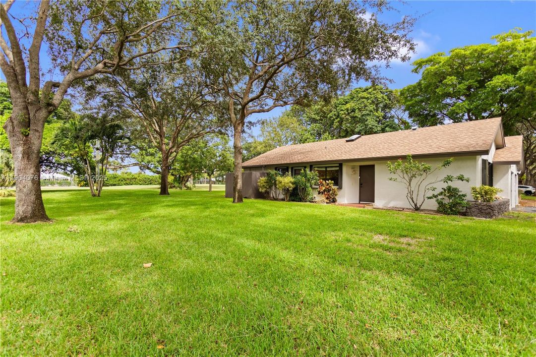 Active With Contract: $349,900 (2 beds, 2 baths, 1173 Square Feet)