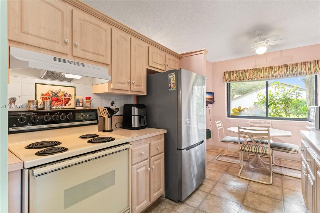 Active With Contract: $349,900 (2 beds, 2 baths, 1173 Square Feet)