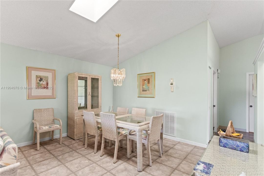 Active With Contract: $349,900 (2 beds, 2 baths, 1173 Square Feet)