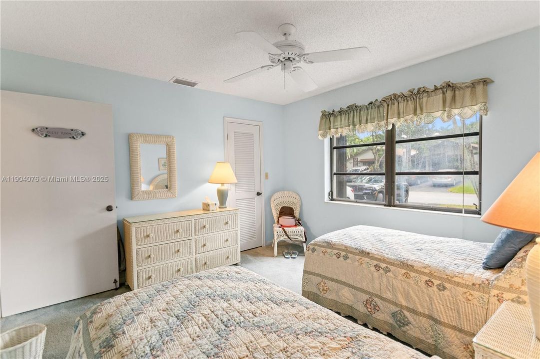 Active With Contract: $349,900 (2 beds, 2 baths, 1173 Square Feet)