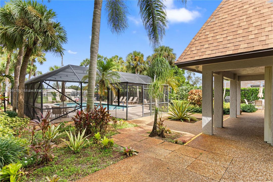 Active With Contract: $349,900 (2 beds, 2 baths, 1173 Square Feet)