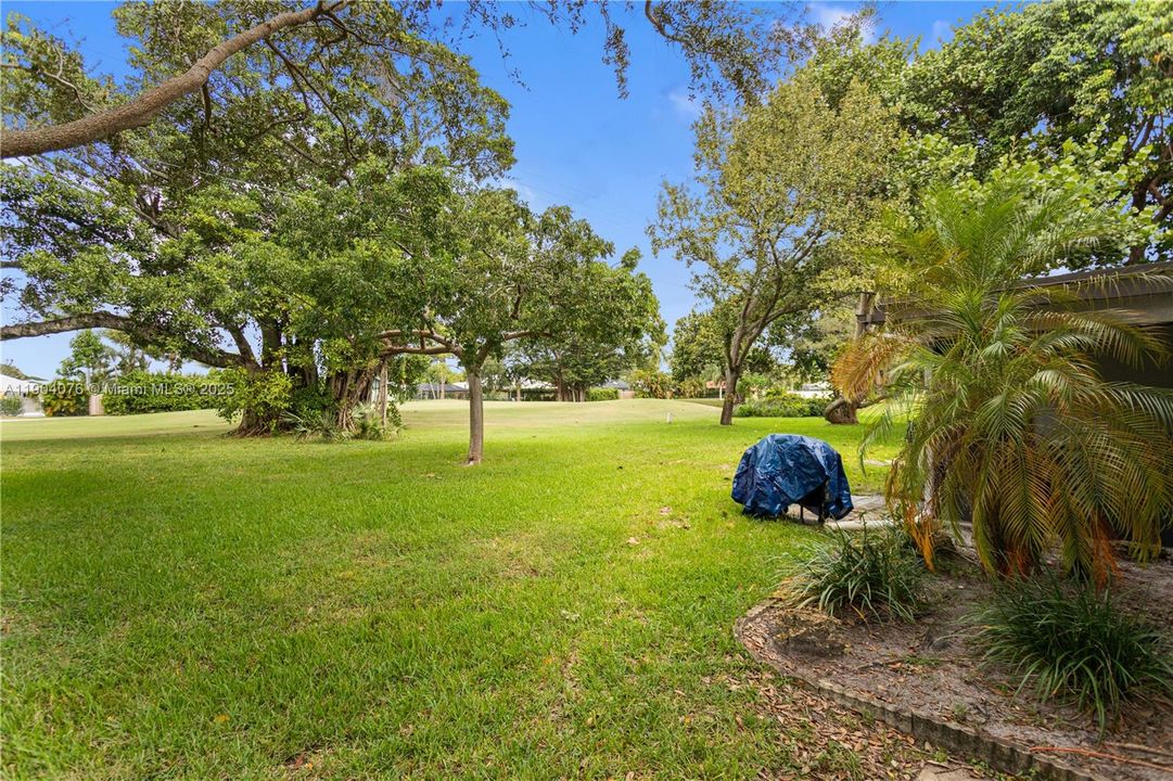 Active With Contract: $349,900 (2 beds, 2 baths, 1173 Square Feet)