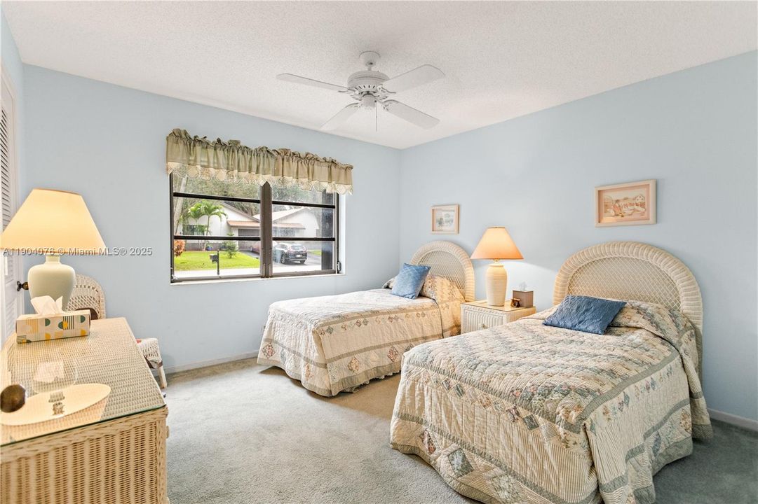 Active With Contract: $349,900 (2 beds, 2 baths, 1173 Square Feet)