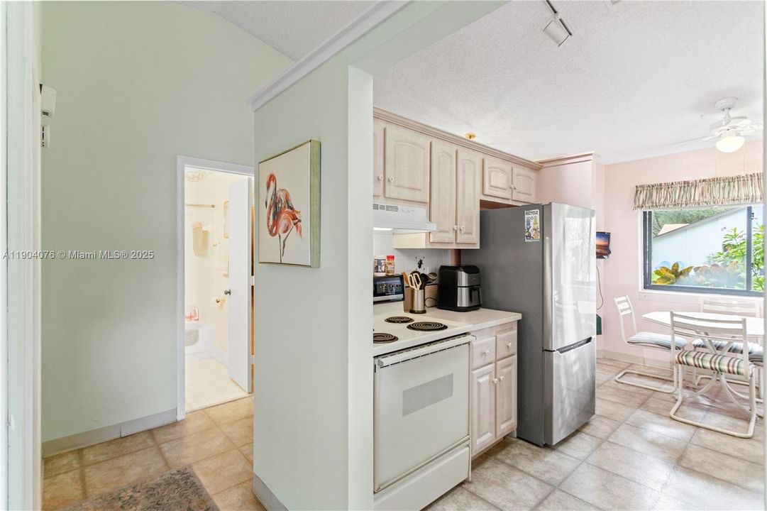 Active With Contract: $349,900 (2 beds, 2 baths, 1173 Square Feet)