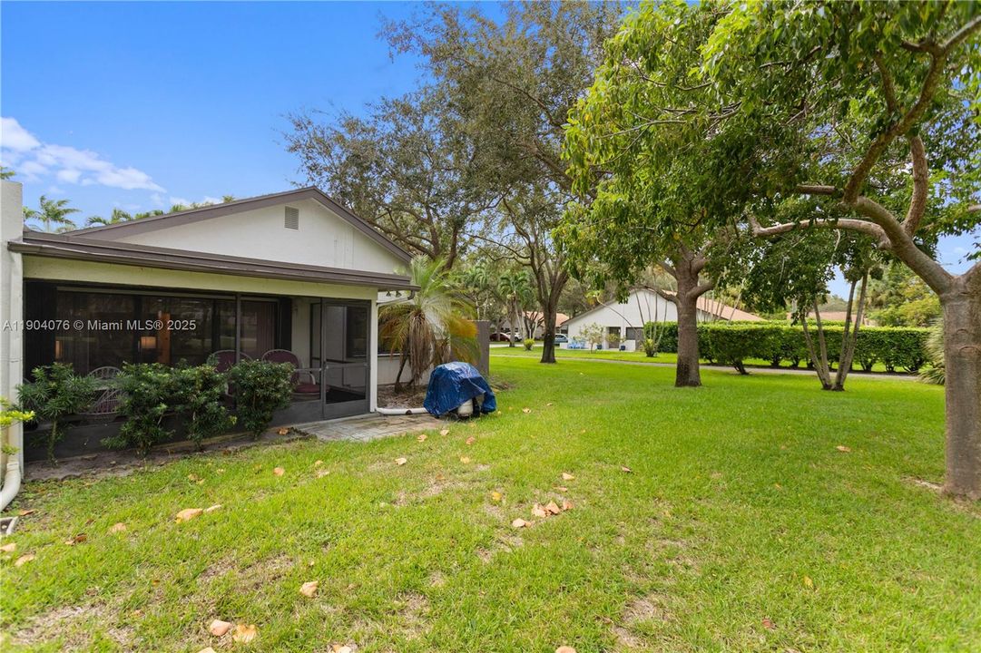 Active With Contract: $349,900 (2 beds, 2 baths, 1173 Square Feet)