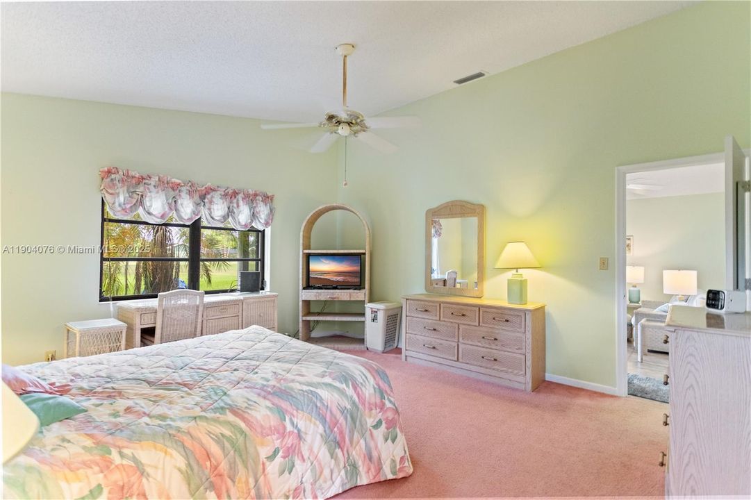 Active With Contract: $349,900 (2 beds, 2 baths, 1173 Square Feet)