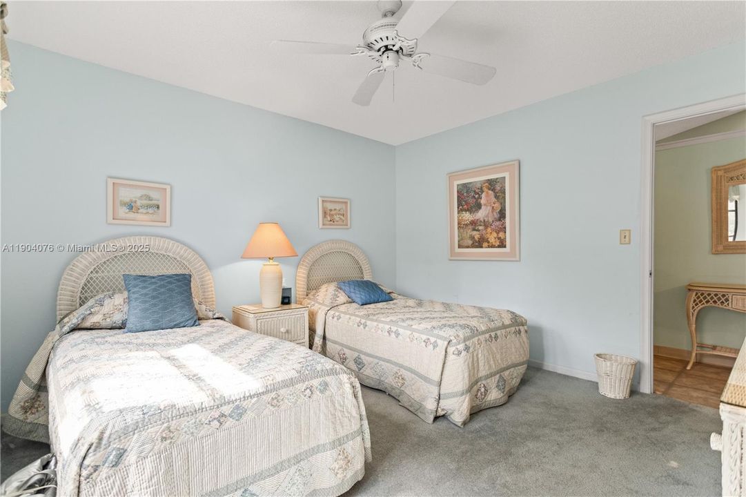 Active With Contract: $349,900 (2 beds, 2 baths, 1173 Square Feet)