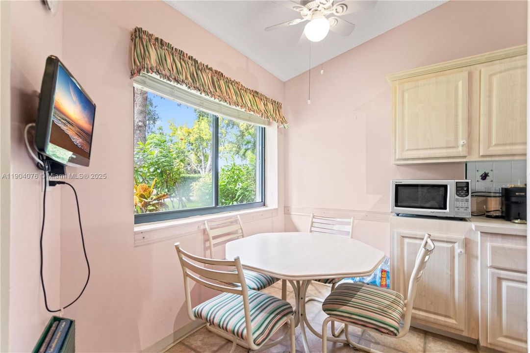 Active With Contract: $349,900 (2 beds, 2 baths, 1173 Square Feet)