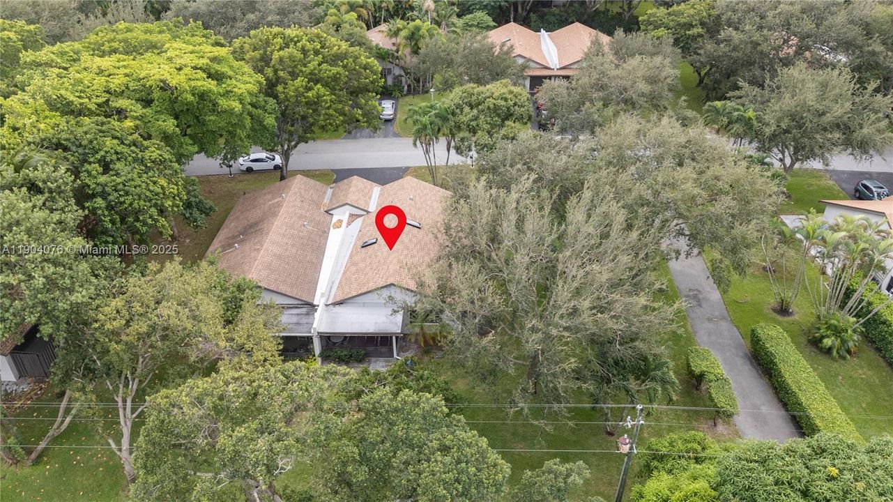 Active With Contract: $349,900 (2 beds, 2 baths, 1173 Square Feet)