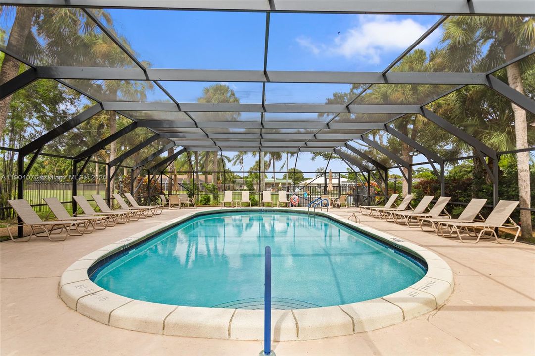 Active With Contract: $349,900 (2 beds, 2 baths, 1173 Square Feet)