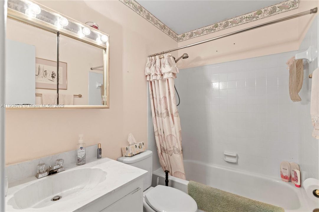 Active With Contract: $349,900 (2 beds, 2 baths, 1173 Square Feet)