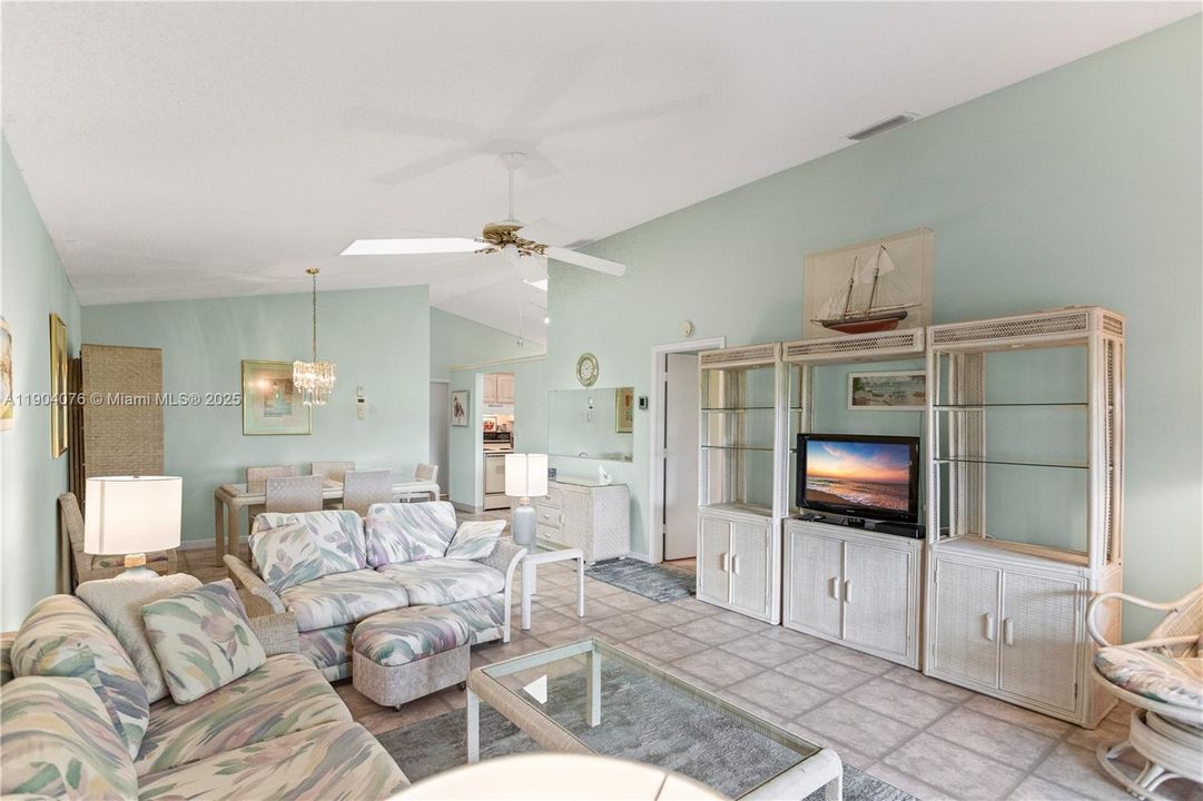 Active With Contract: $349,900 (2 beds, 2 baths, 1173 Square Feet)