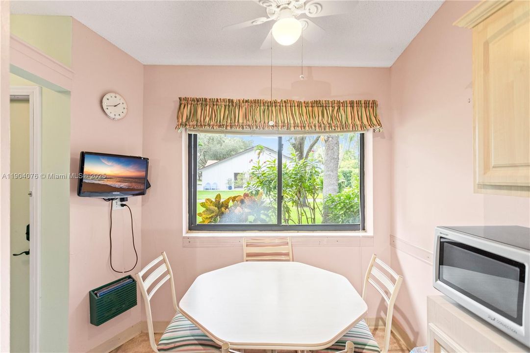 Active With Contract: $349,900 (2 beds, 2 baths, 1173 Square Feet)