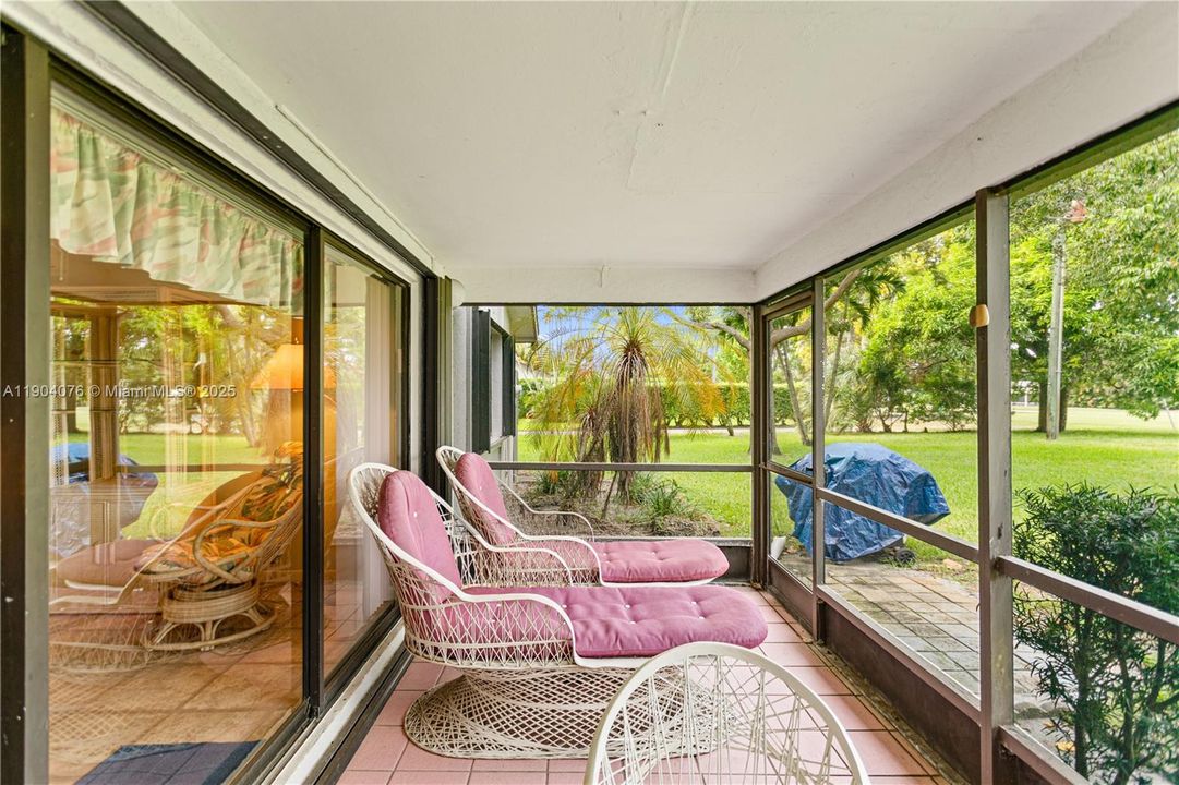 Active With Contract: $349,900 (2 beds, 2 baths, 1173 Square Feet)