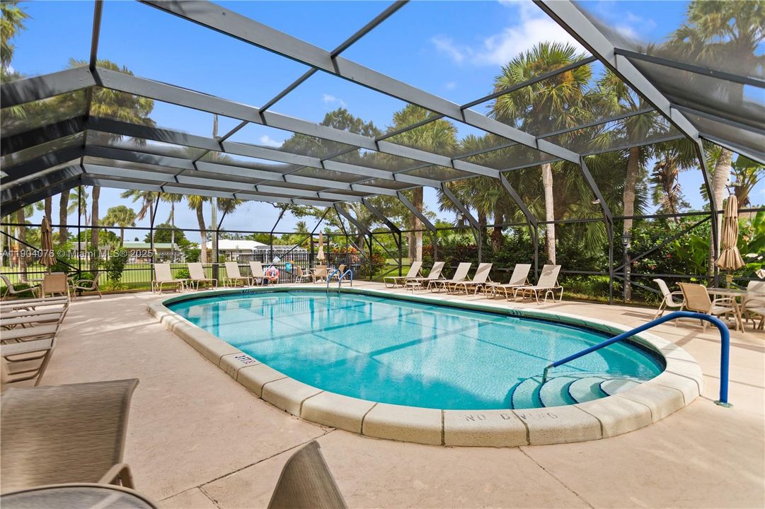 Active With Contract: $349,900 (2 beds, 2 baths, 1173 Square Feet)