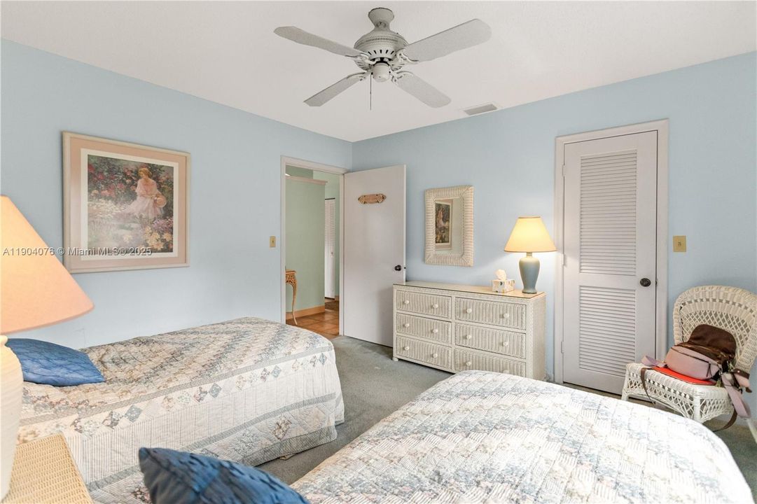 Active With Contract: $349,900 (2 beds, 2 baths, 1173 Square Feet)