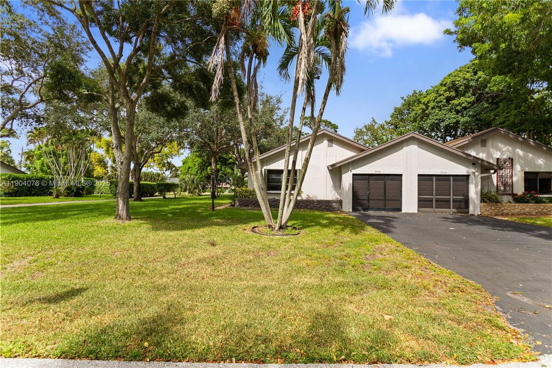 Active With Contract: $349,900 (2 beds, 2 baths, 1173 Square Feet)