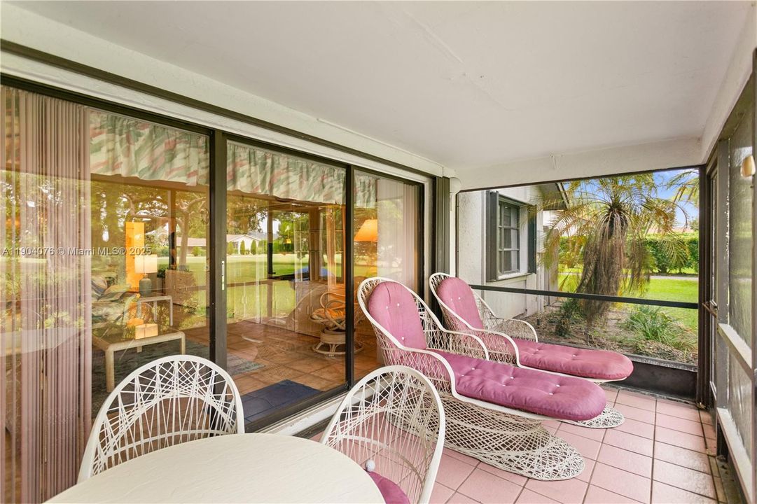 Active With Contract: $349,900 (2 beds, 2 baths, 1173 Square Feet)