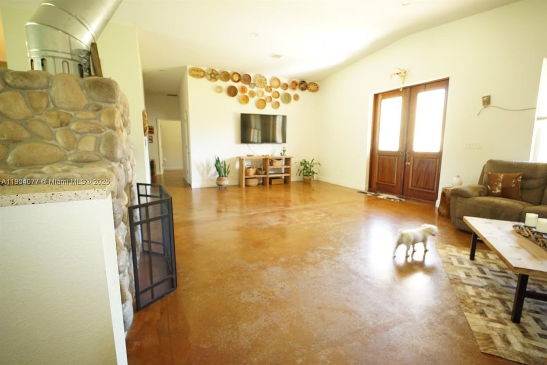 En Venta: $1,400,000 (3 camas, 2 baños, 2355 Pies cuadrados)