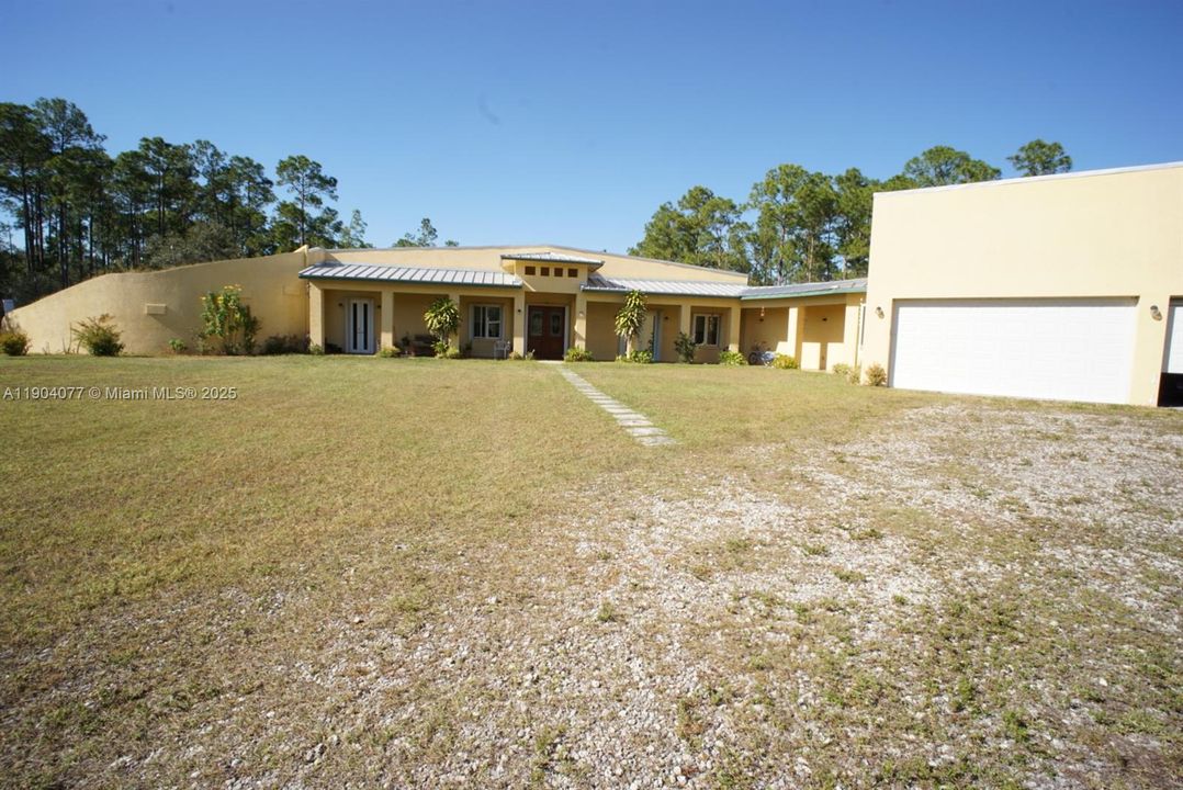 En Venta: $1,400,000 (3 camas, 2 baños, 2355 Pies cuadrados)