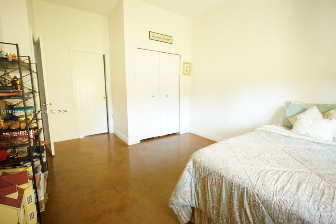 En Venta: $1,400,000 (3 camas, 2 baños, 2355 Pies cuadrados)