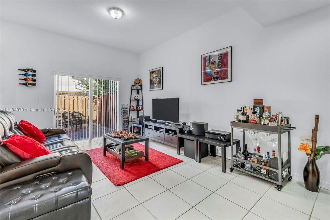 На продажу: $390,000 (2 спален, 2 ванн, 1518 Квадратных фут)