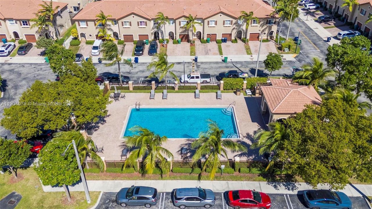 На продажу: $390,000 (2 спален, 2 ванн, 1518 Квадратных фут)