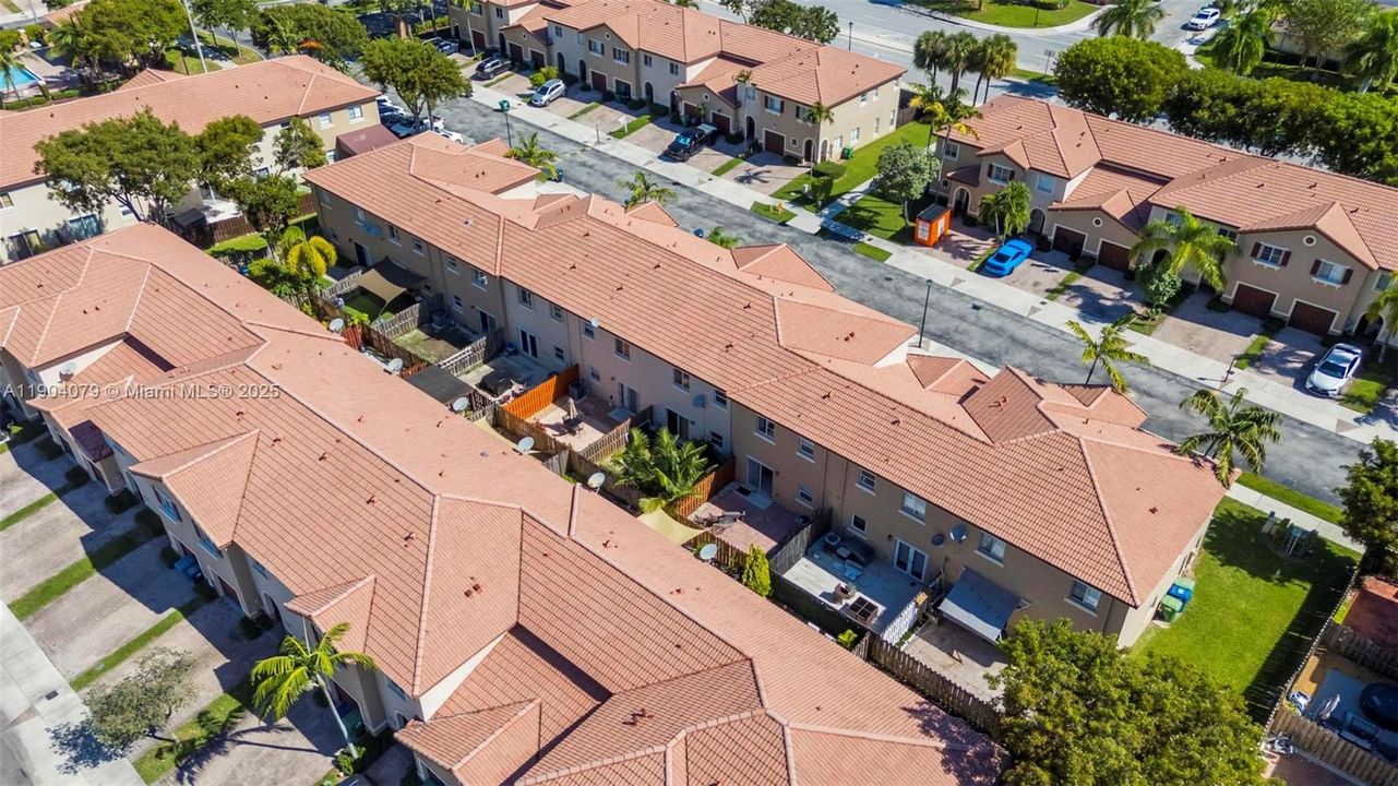 На продажу: $390,000 (2 спален, 2 ванн, 1518 Квадратных фут)