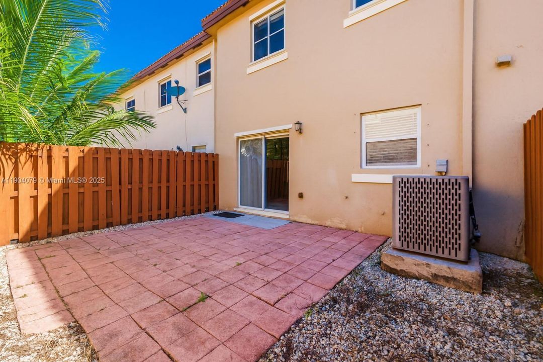 На продажу: $390,000 (2 спален, 2 ванн, 1518 Квадратных фут)