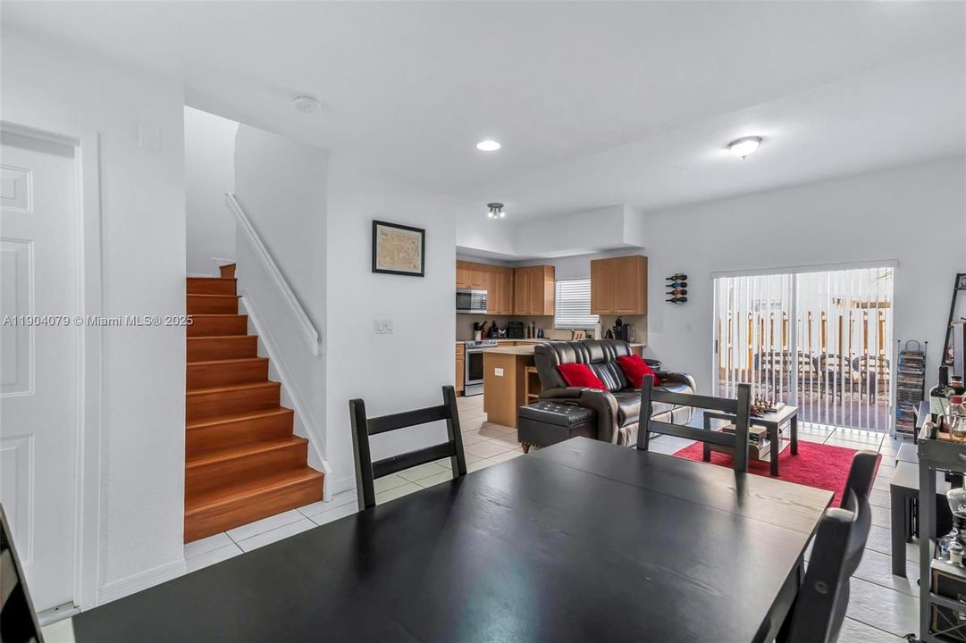 На продажу: $390,000 (2 спален, 2 ванн, 1518 Квадратных фут)