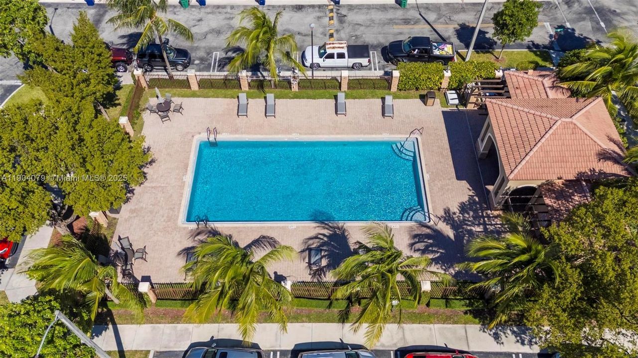 На продажу: $390,000 (2 спален, 2 ванн, 1518 Квадратных фут)