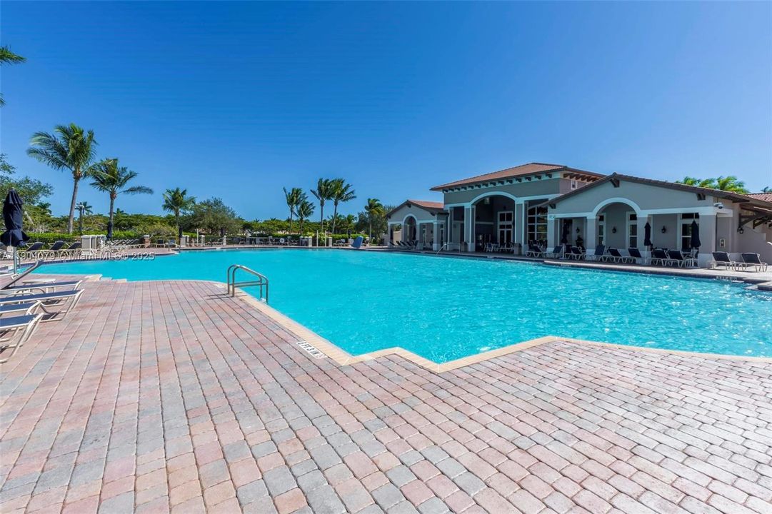 На продажу: $390,000 (2 спален, 2 ванн, 1518 Квадратных фут)